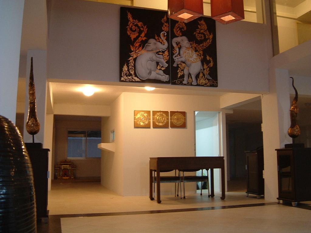 The Boss'S Place Sathorn Bangkok Exterior photo