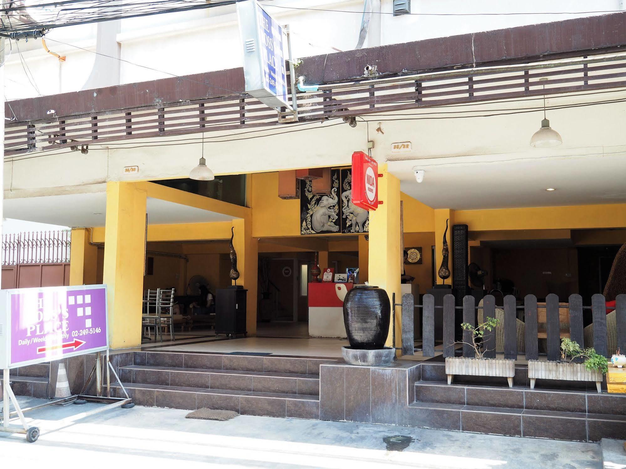 The Boss'S Place Sathorn Bangkok Exterior photo